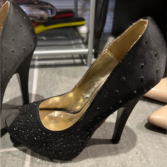 Express size 7 never been worn blk satin heels - Picture 2 of 3
